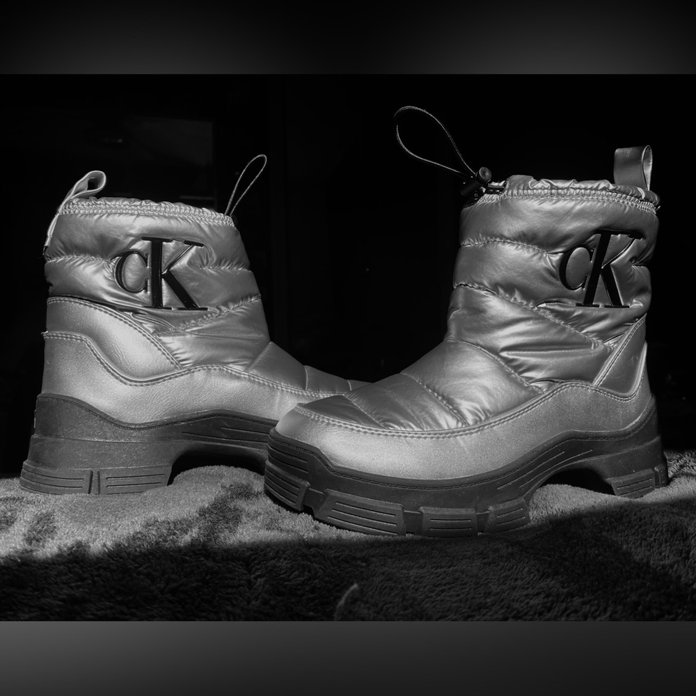 UNIQUE Calvin Klein Jeans metallic boots